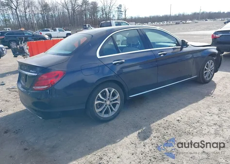 2015 Mercedes-Benz C 300 4Matic z USA, uszkodzony, nr VIN 55SWF4KB9FU047776